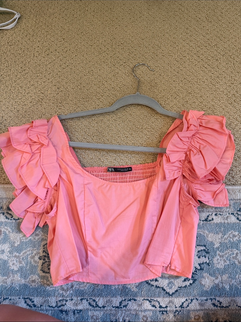 Zara Coral Pink Ruffle-Sleeve Crop Top
size M fits closer to a S